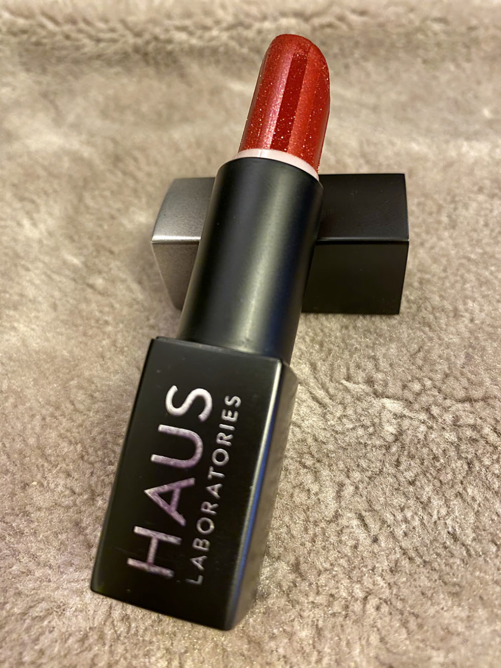 Review Haus Laboratories Sparkle Lipstick Burlesque Mia Violet